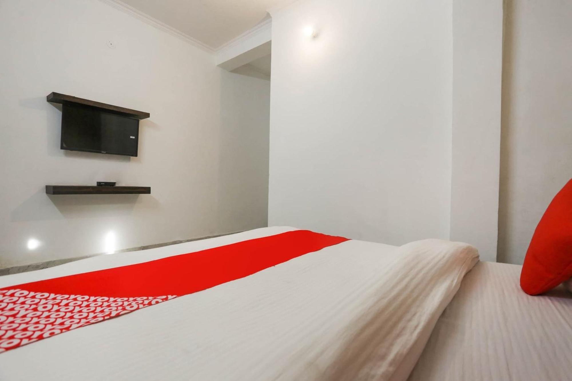 Hotel O Dream Town New Delhi Buitenkant foto