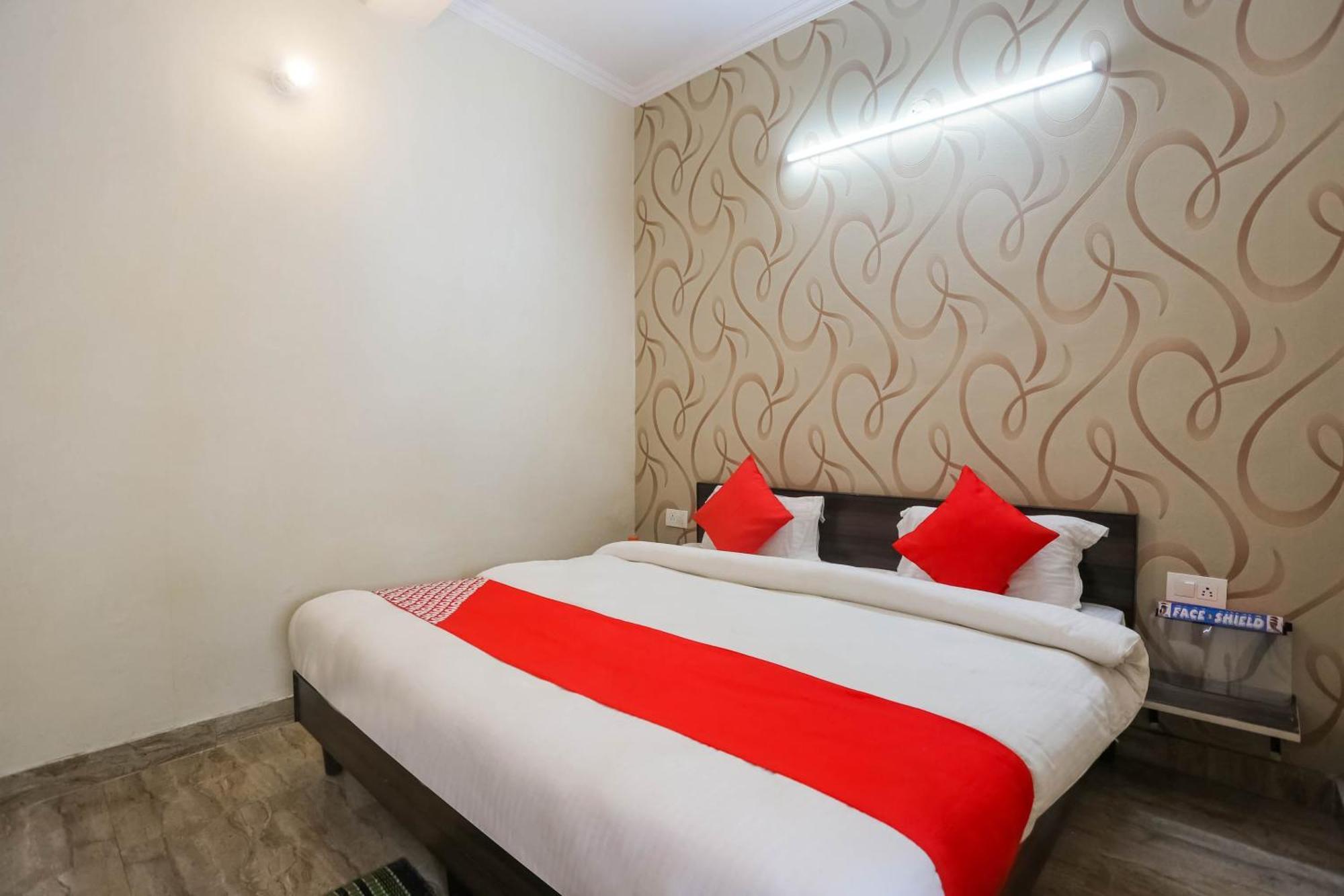 Hotel O Dream Town New Delhi Buitenkant foto