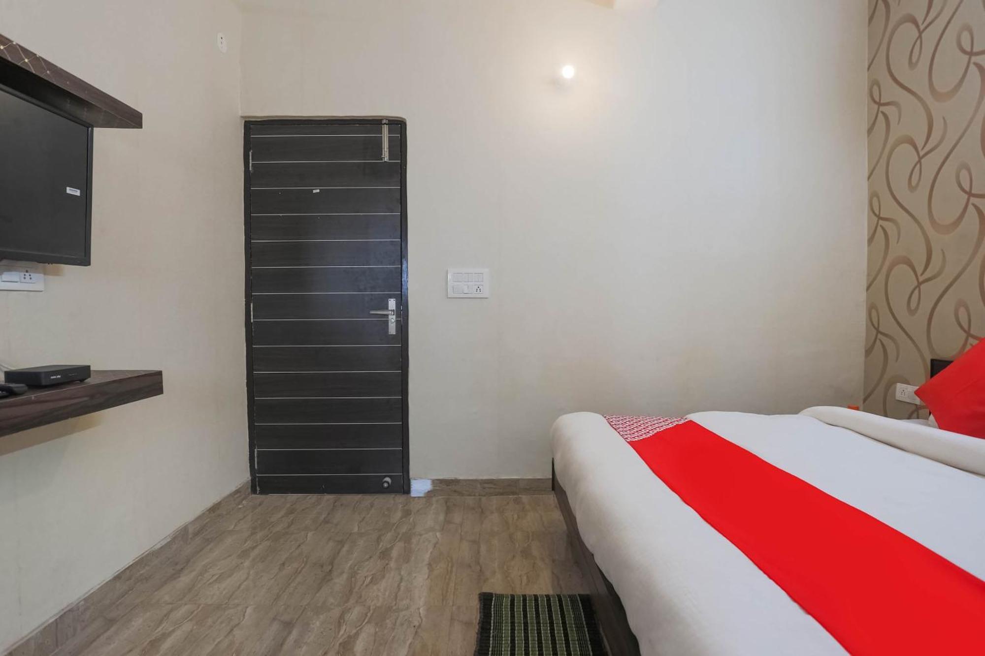 Hotel O Dream Town New Delhi Buitenkant foto